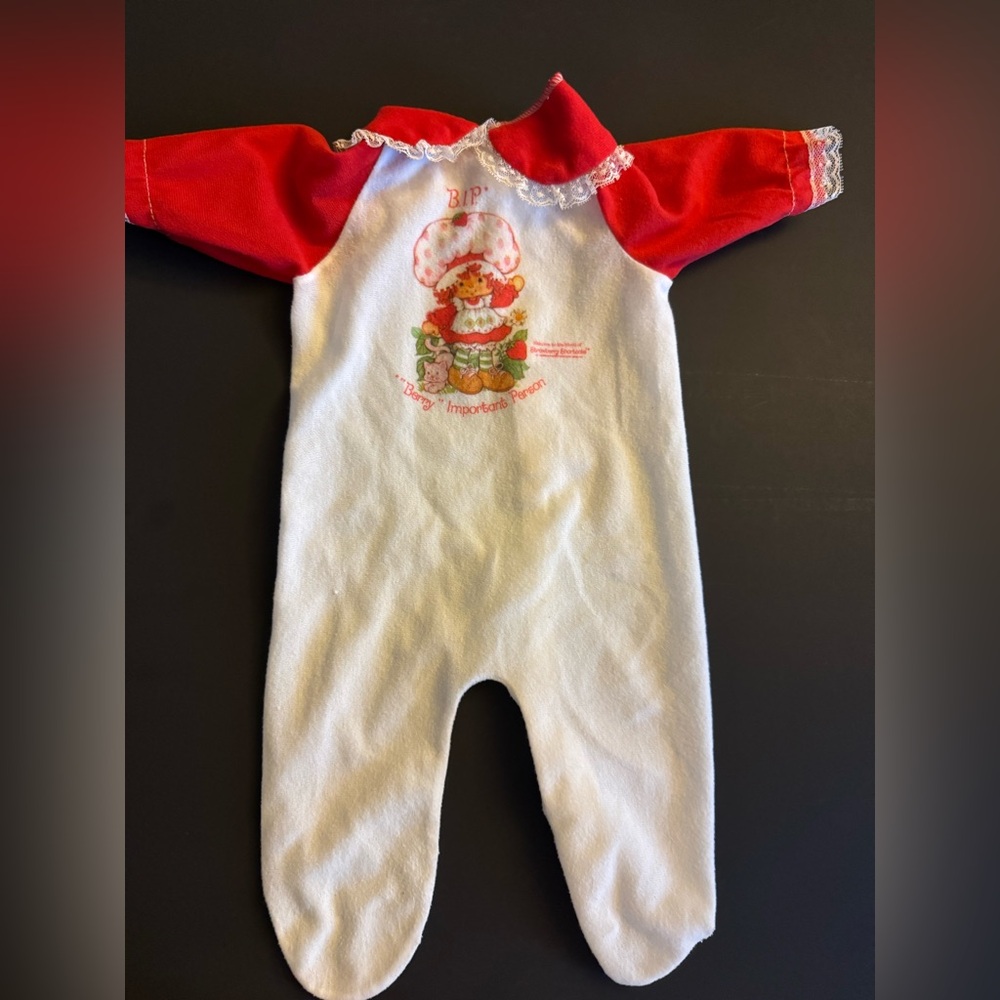 VINTAGE Strawberry Shortcake newborn pajamas